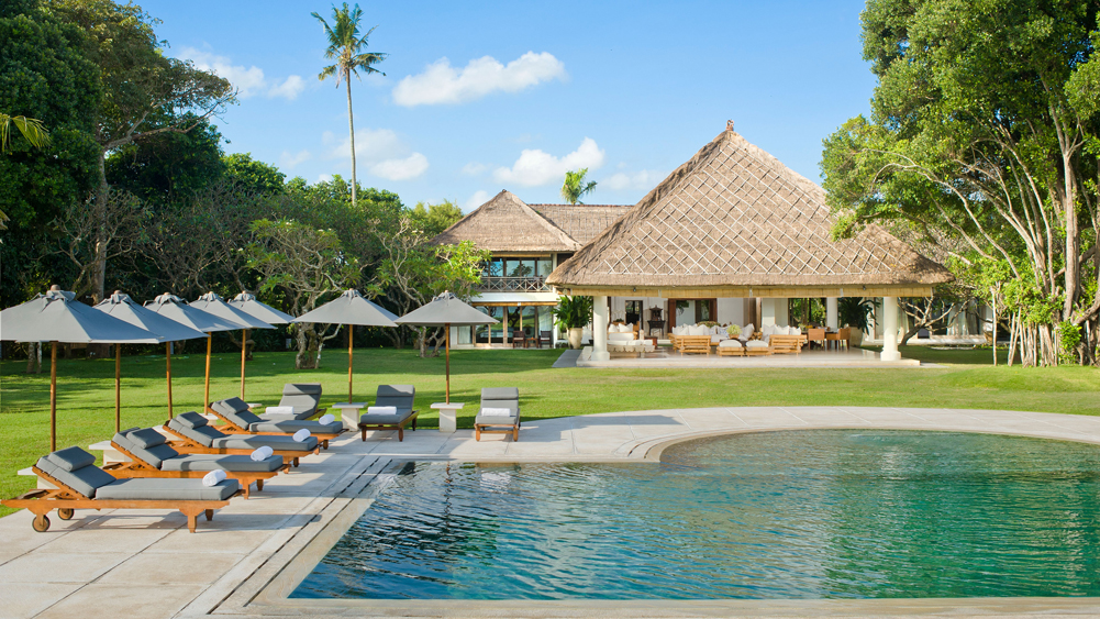 01 Atas Ombak – Pool and house